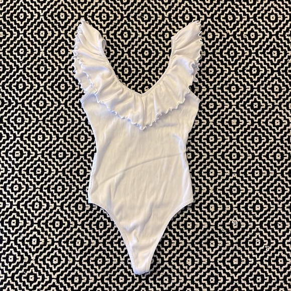 Aritzia Wilfred White Ruffled Bodysuit - Picture 4 of 7